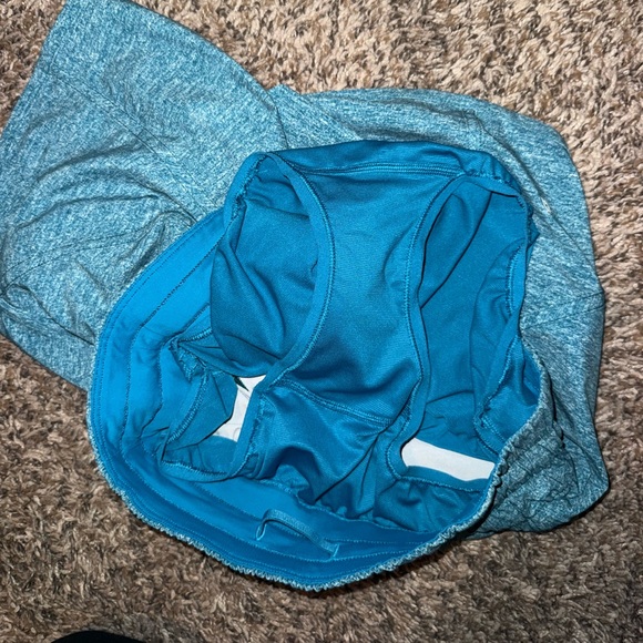 Lululemon Size 8 Tracker IV Shorts Heather Lux Multi Hawaiian Blue EUC - Picture 6 of 6